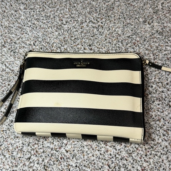 Kate Spade Quentin Julia Striped Wristlet Charger Black/White​ - Picture 1 of 12